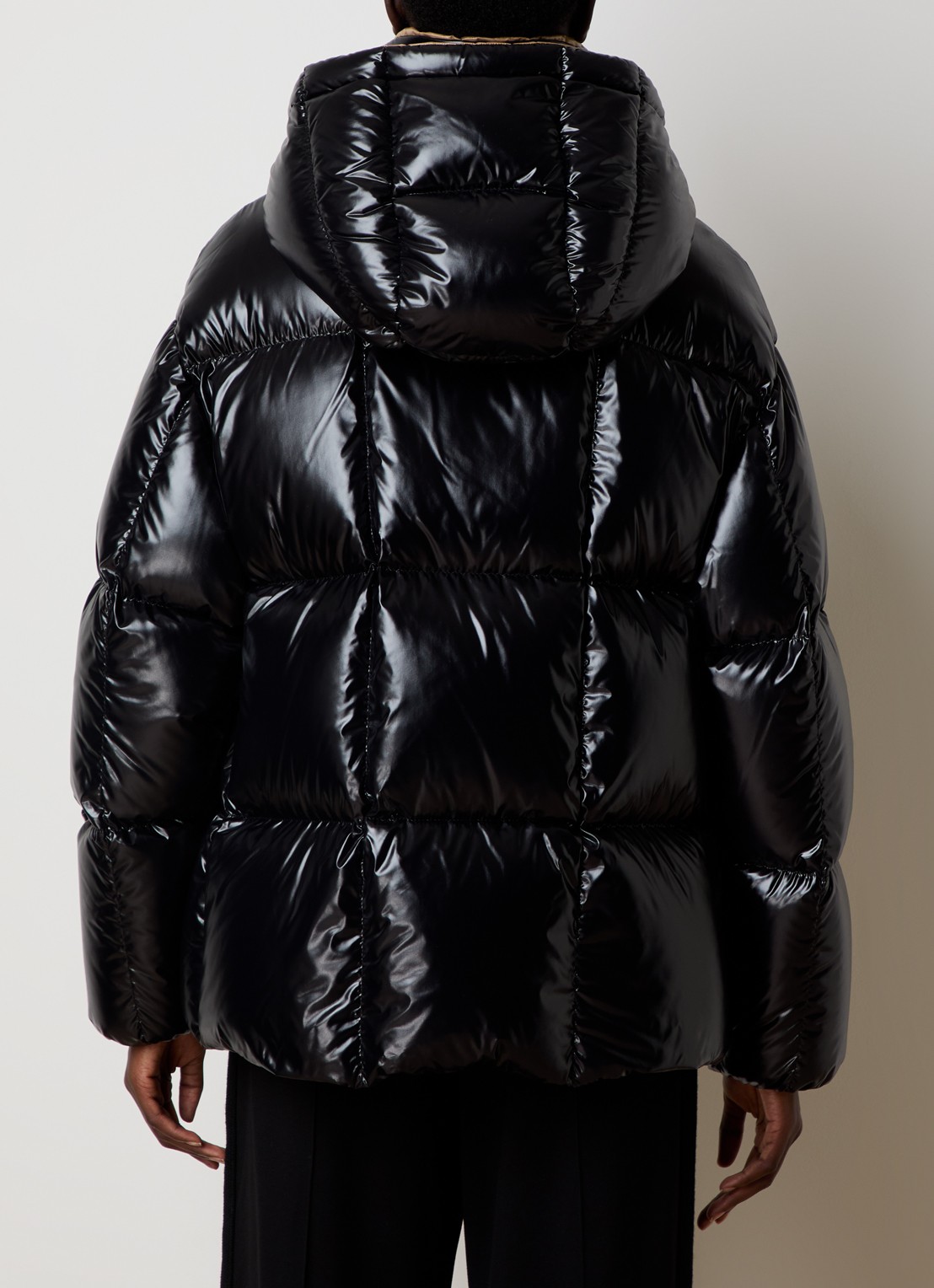 Moncler Parana puffer jack met donsvulling en afneembare capuchon - achterkant 6 zwart