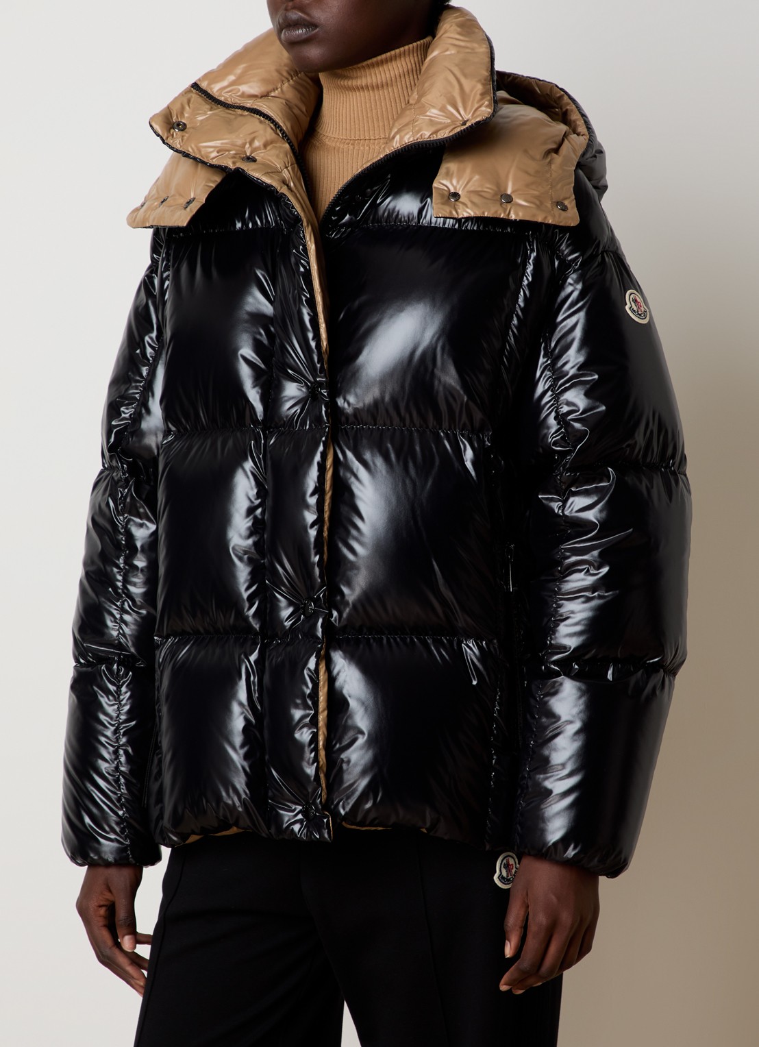 Moncler Parana puffer jack met donsvulling en afneembare capuchon - detail zwart