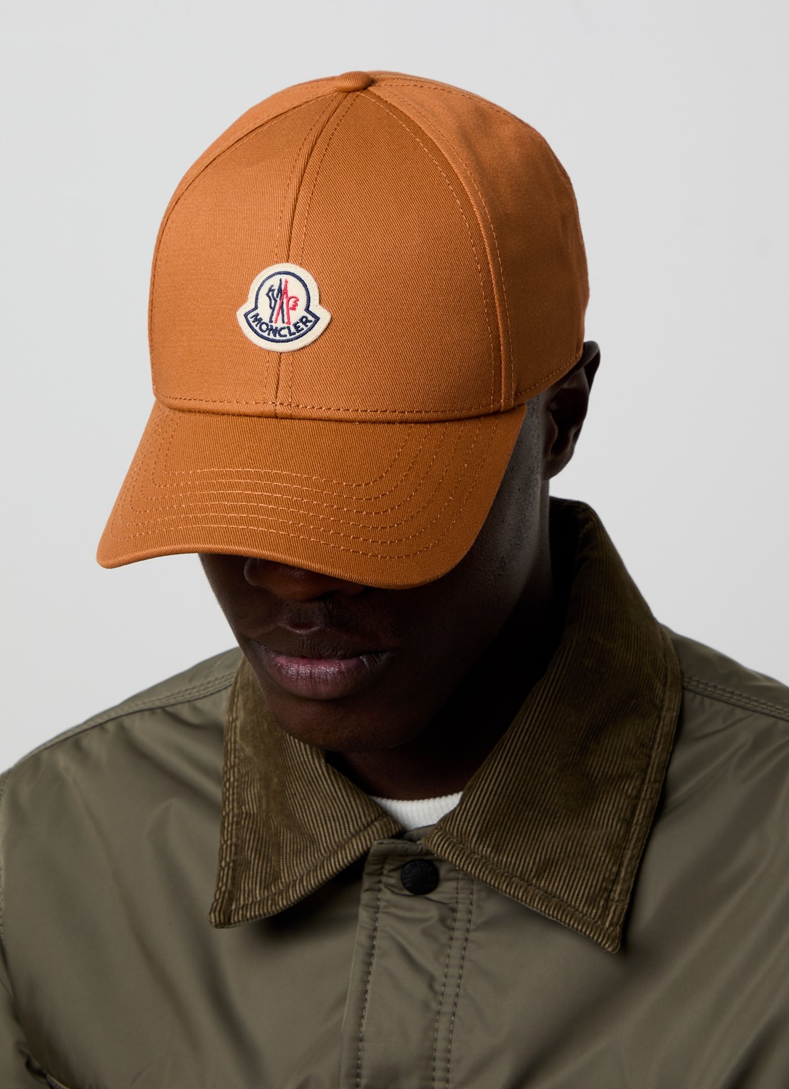 Moncler Pet met logo - voorkant 2 donkeroranje