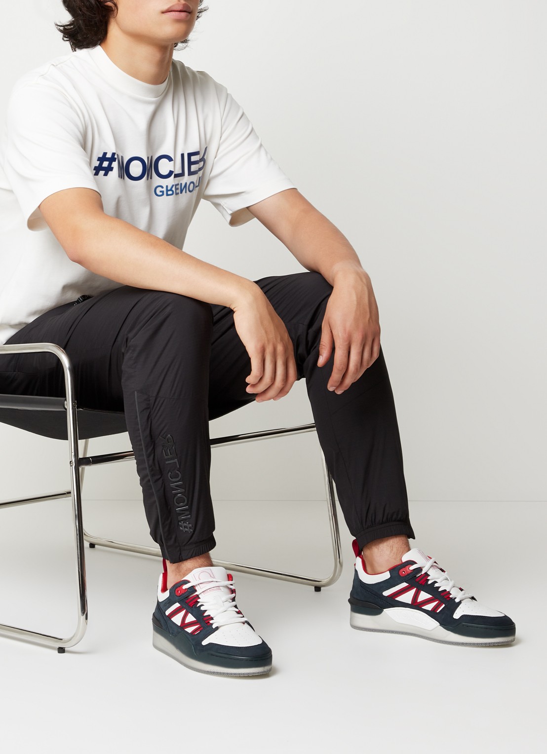 Moncler Pivot Low sneaker van leer met nubuck details - voorkant 2 wit