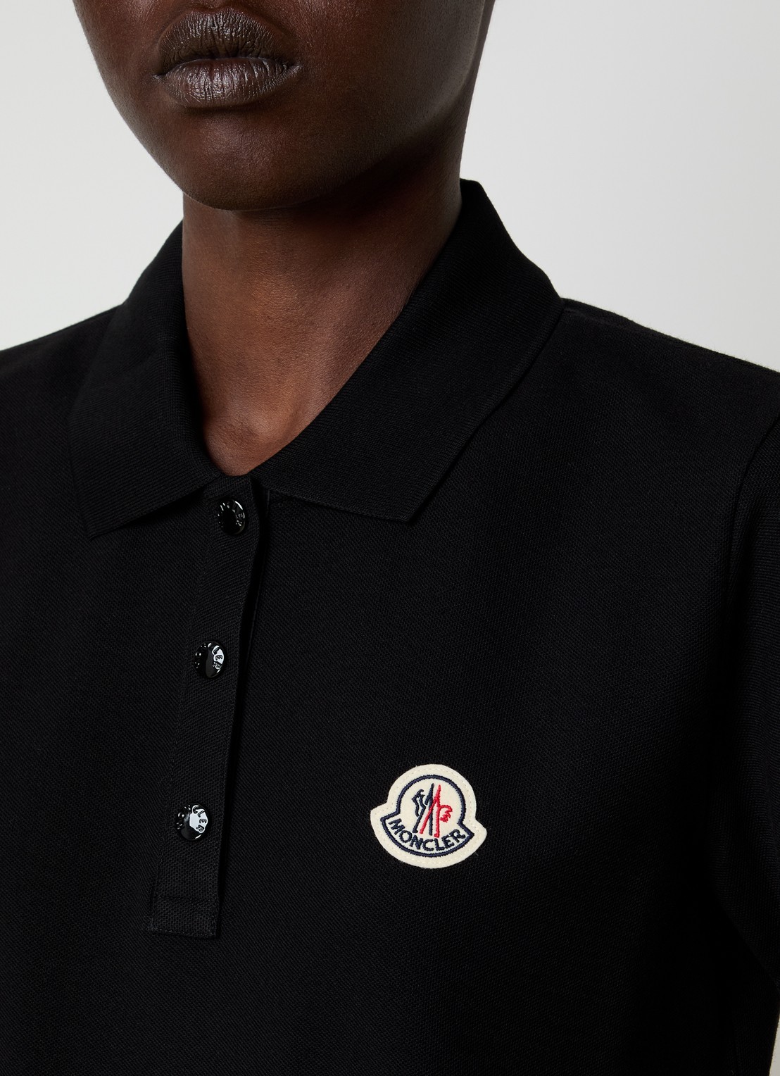 Moncler Polo van piqué katoen met getipteboorden en logopatch  - detail 5 zwart