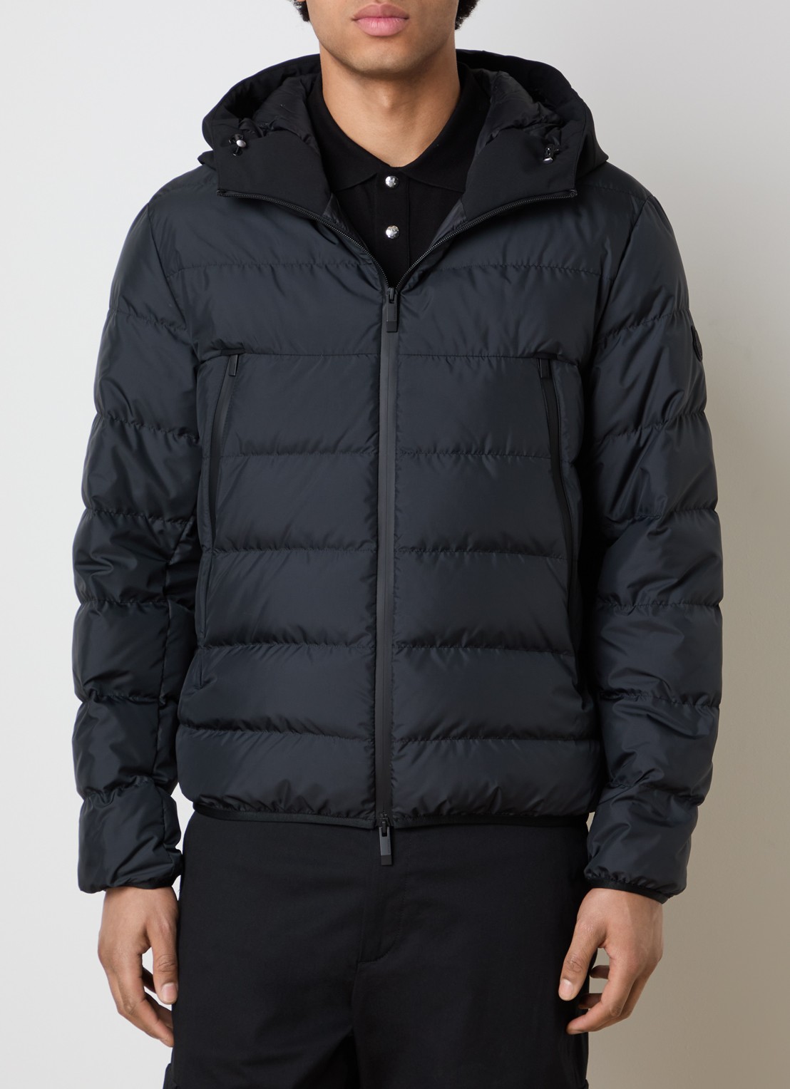 Moncler Puffer jack met donsvulling en capuchon - detail zwart