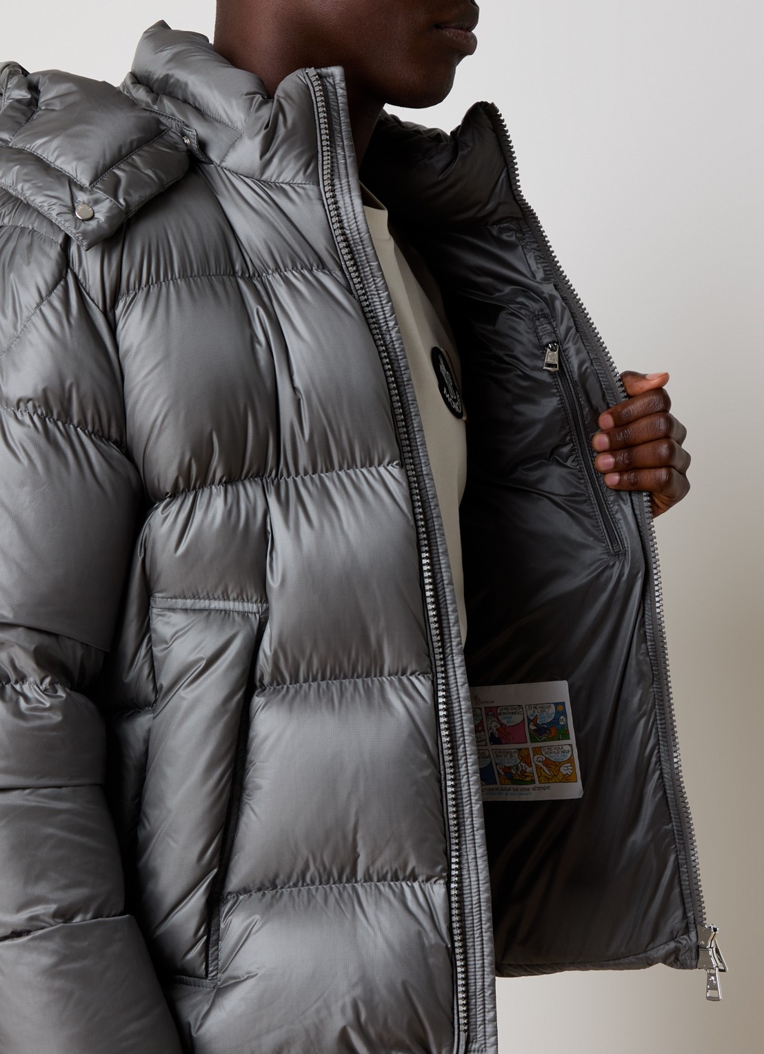 Moncler Puffer jack met donsvulling en ritszakken - detail 4 lichtgrijs
