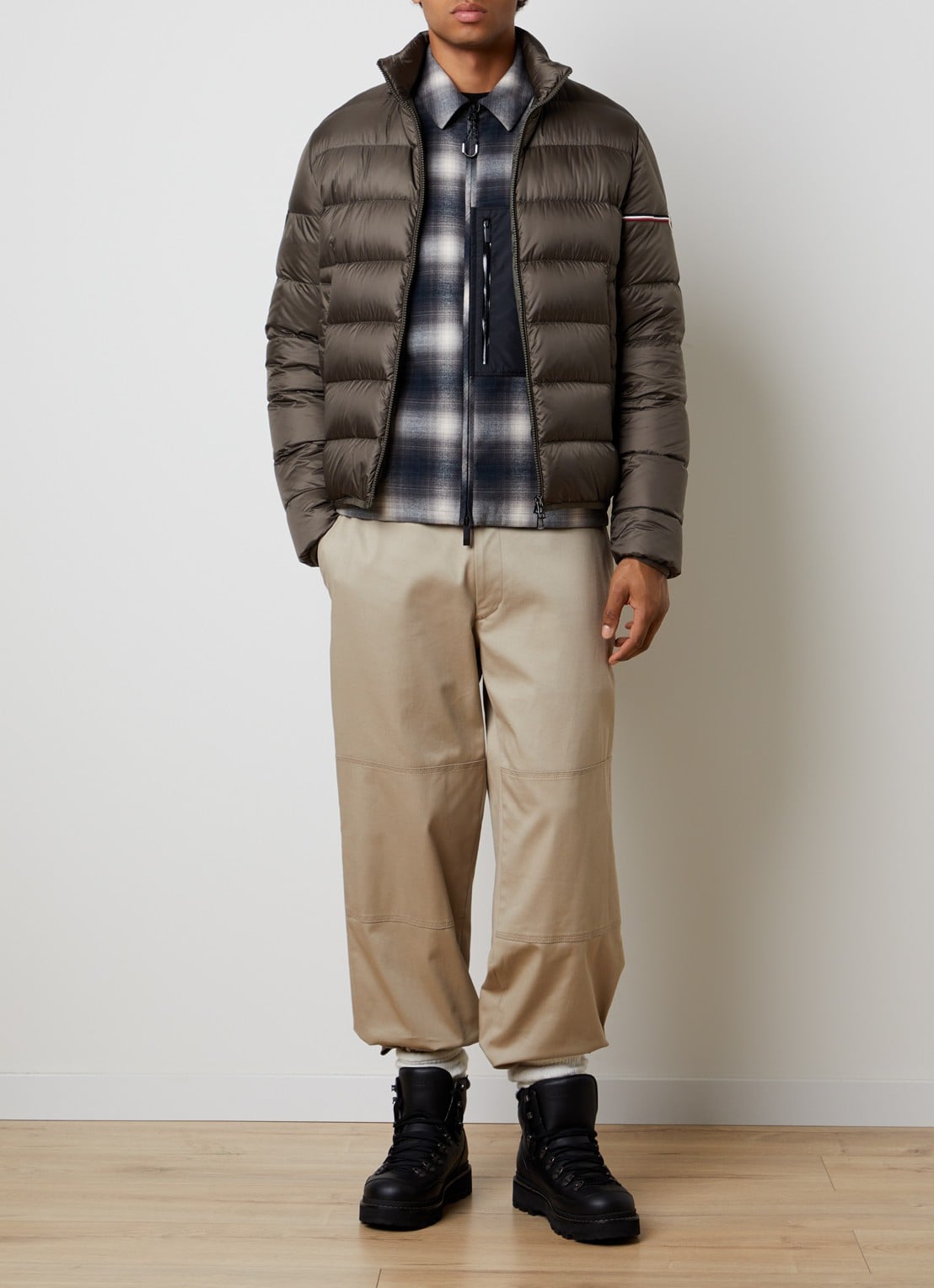 Moncler Ravenlock puffer jack met donsvulling en afneembare capuchon - voorkant 6 bronsgroen