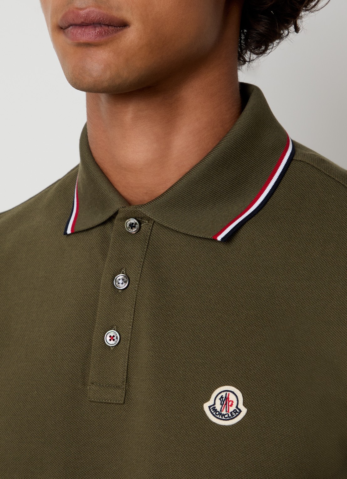 Moncler Regular fit polo met logo - detail 3 bronsgroen