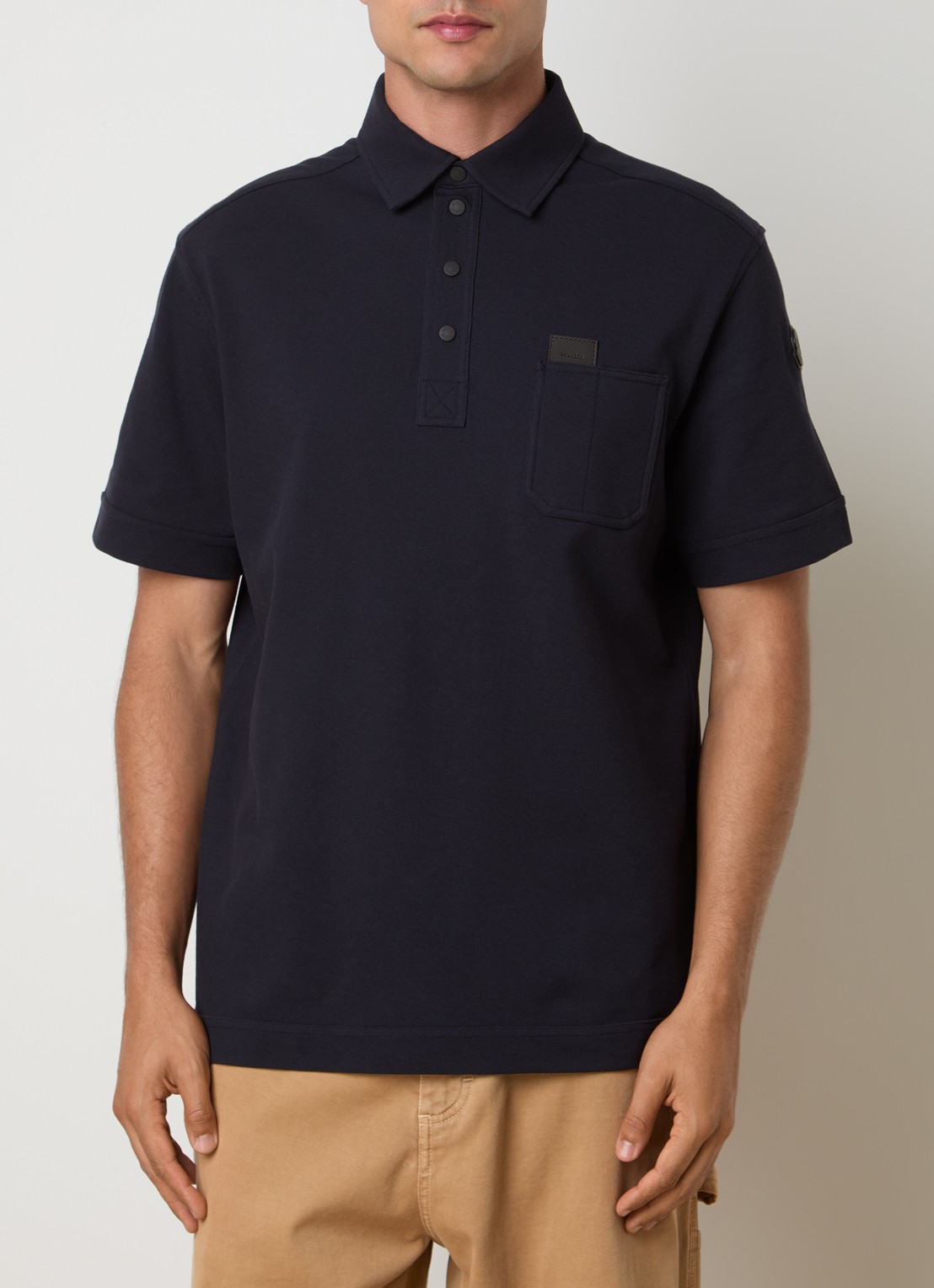 Moncler Regular fit polo van piqué katoen met borstzak - detail 2 donkerblauw
