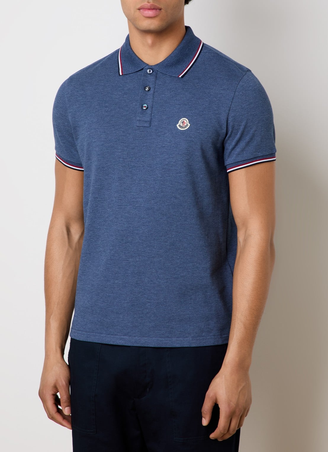 Moncler Regular fit polo van piqué katoen met logo - detail 2 staalblauw