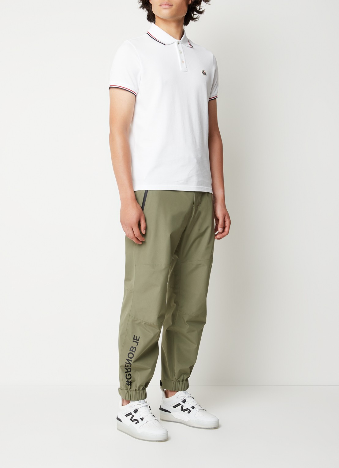 Moncler Regular fit polo van piqué katoen met logoborduring - voorkant 2 wit