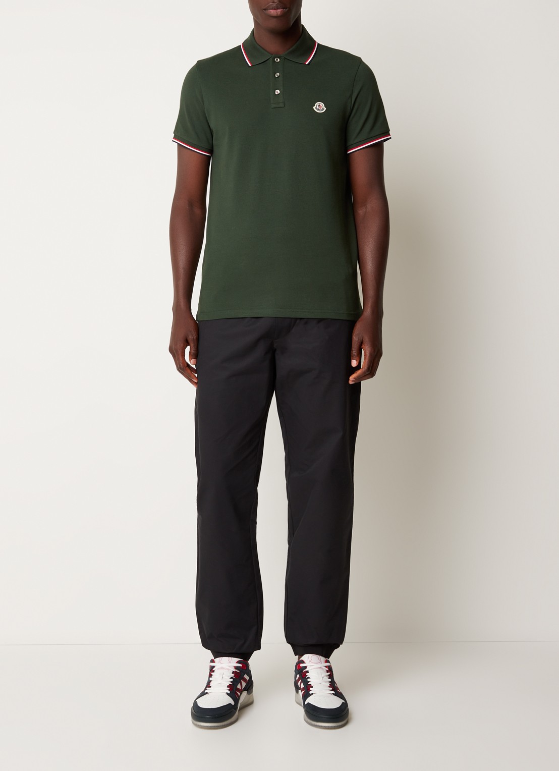 Moncler Regular fit polo van piqué katoen met logoborduring - voorkant 2 donkergroen