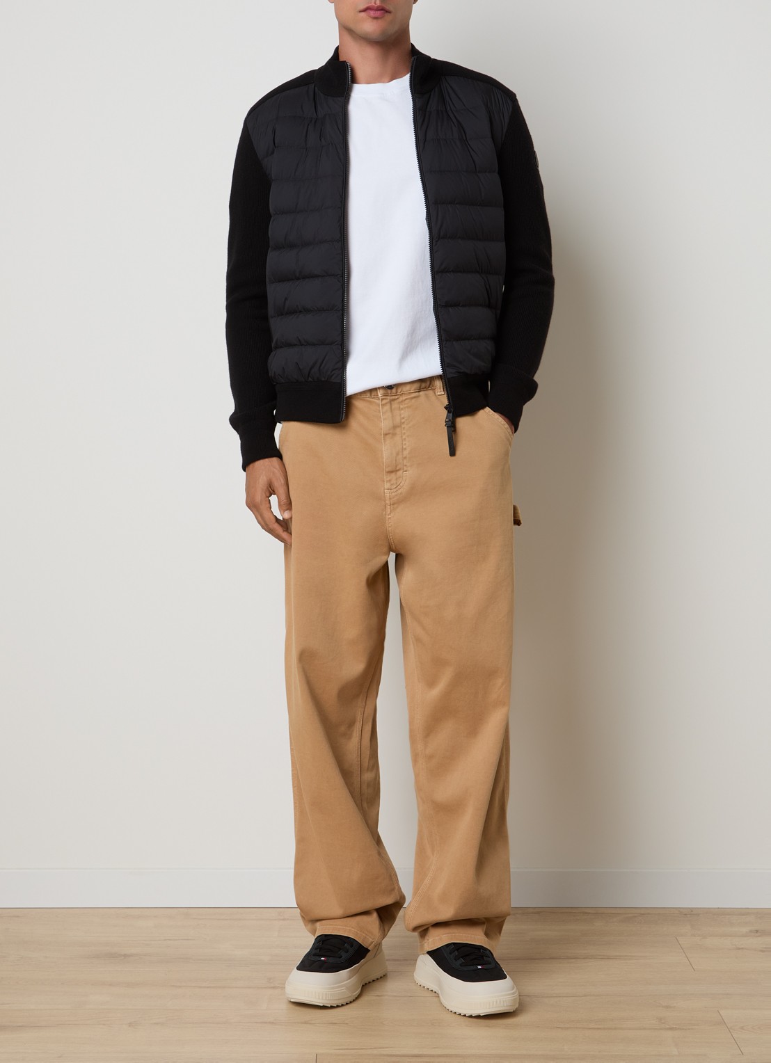 Moncler Ribgebreid vest in kajsmierblend met gewatteerd voorpand - voorkant 3 zwart