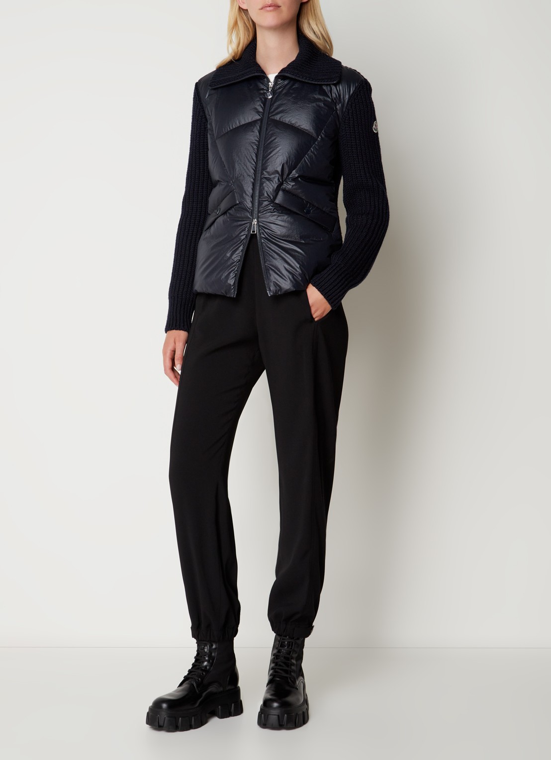 Moncler Ribgebreid vest in wolblend met gewatteerd voorpand - voorkant 3 blauw