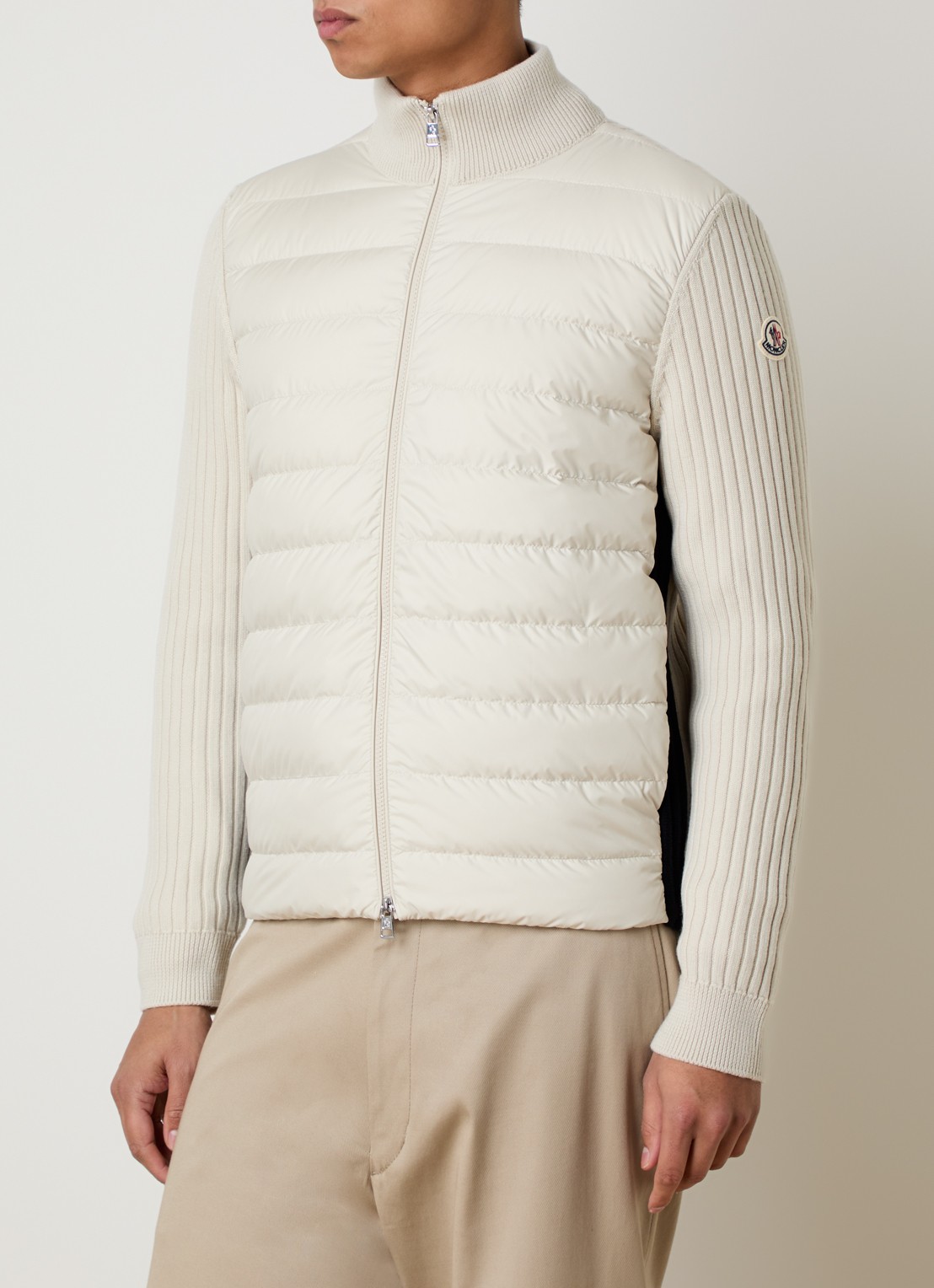 Moncler Ribgebreid vest met gewatteerd voorpand en logo - detail 2 vanillegeel