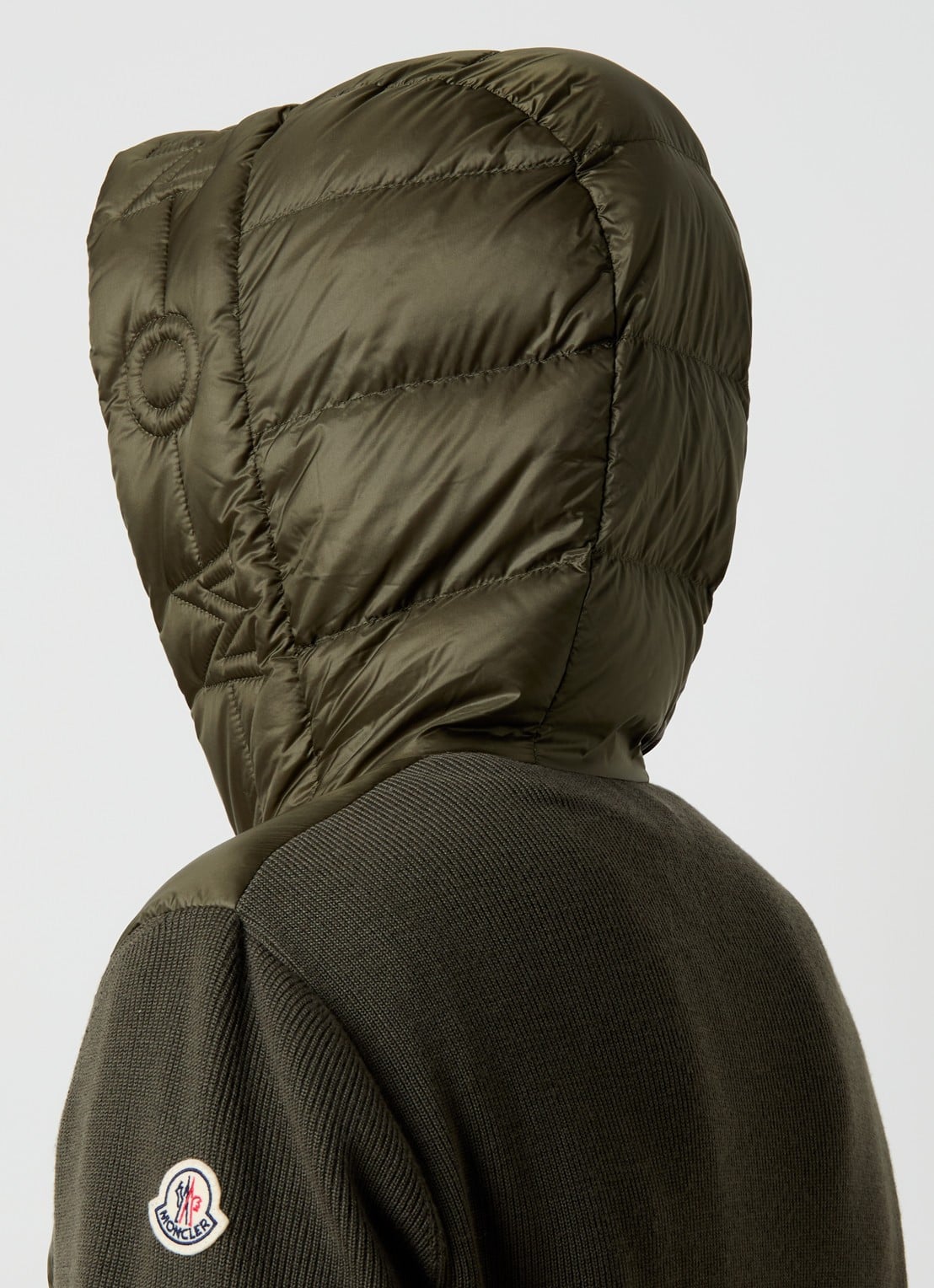Moncler Ribgebreid vest van scheerwol met gewatteerd voorpand met donsvulling - detail 4 mosgroen