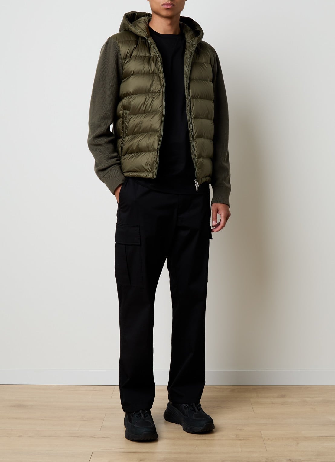 Moncler Ribgebreid vest van scheerwol met gewatteerd voorpand met donsvulling - voorkant 6 mosgroen