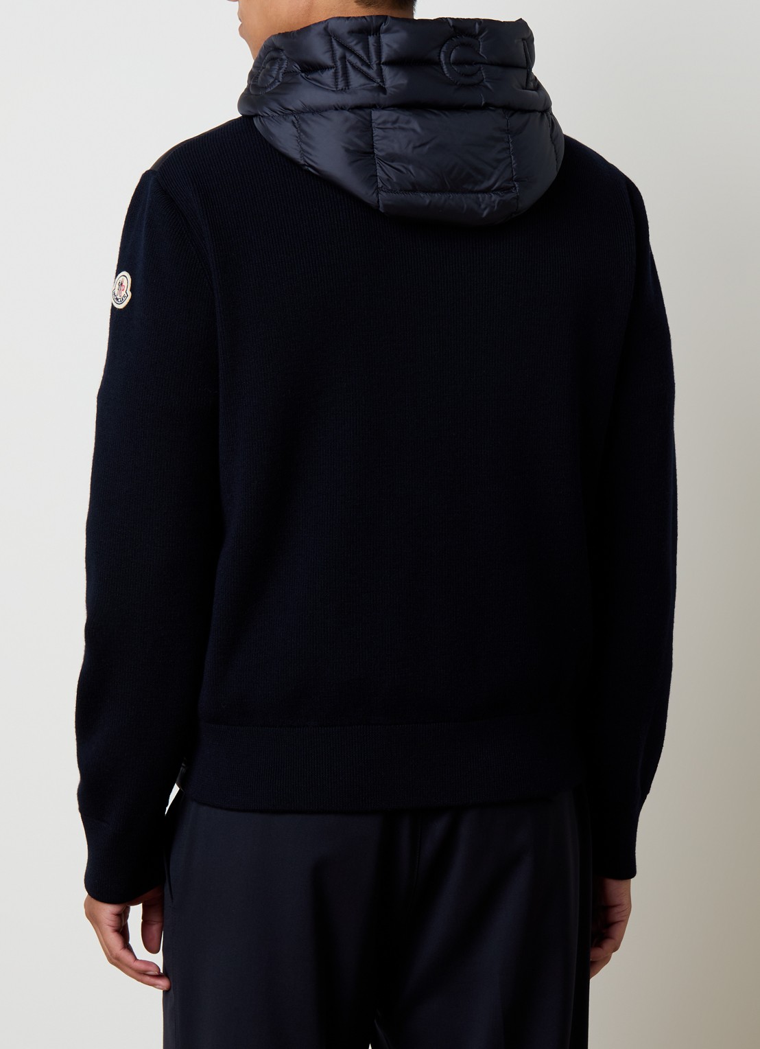 Moncler Ribgebreid vest van scheerwol met gewatteerd voorpand met donsvulling - achterkant donkerblauw