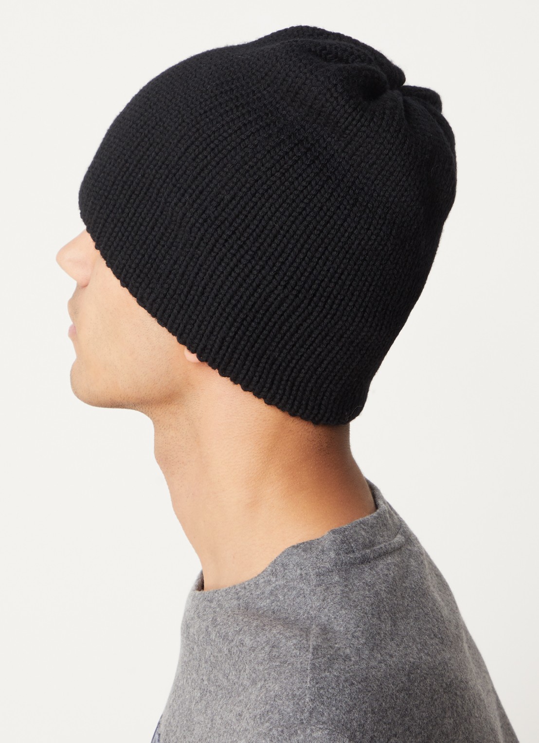 Moncler Ribgebreide muts van scheerwol met logoborduring - voorkant 2 zwart