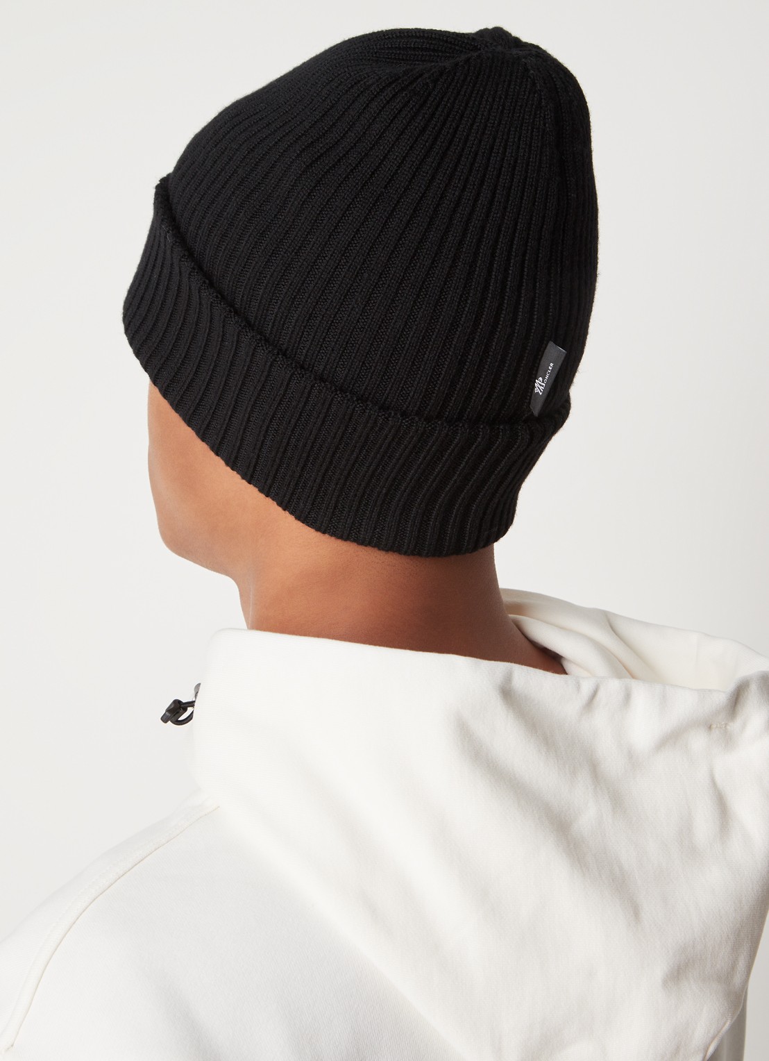 Moncler Ribgebreide muts van wol met logo - voorkant 2 zwart