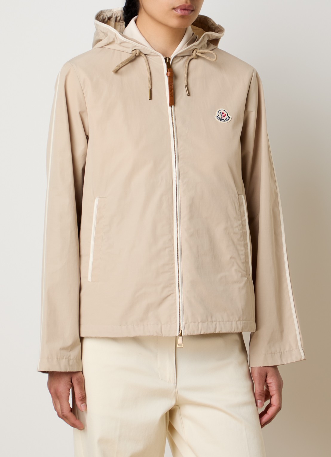 Moncler Sarracenia windjack met capuchon en steekzakken - detail 3 beige