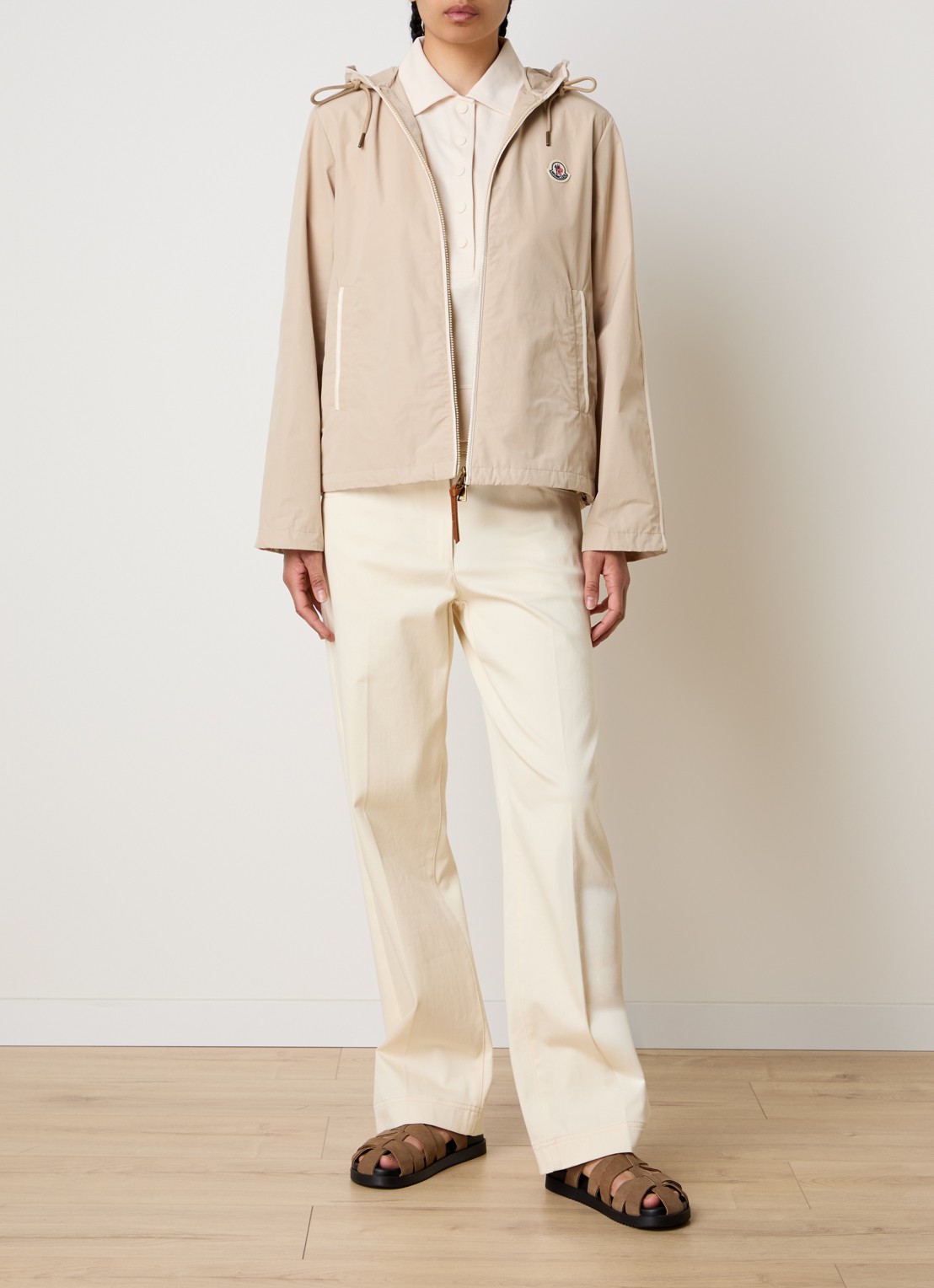 Moncler Sarracenia windjack met capuchon en steekzakken - voorkant 2 beige