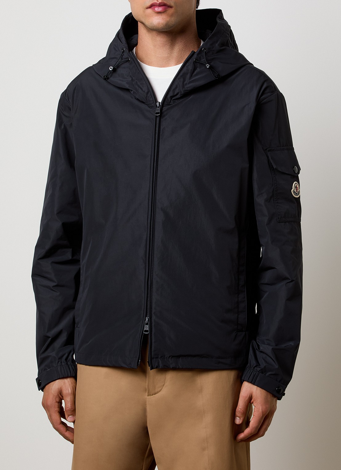 Moncler Sassiere windjack met capuchon en steekzakken - detail 4 zwart