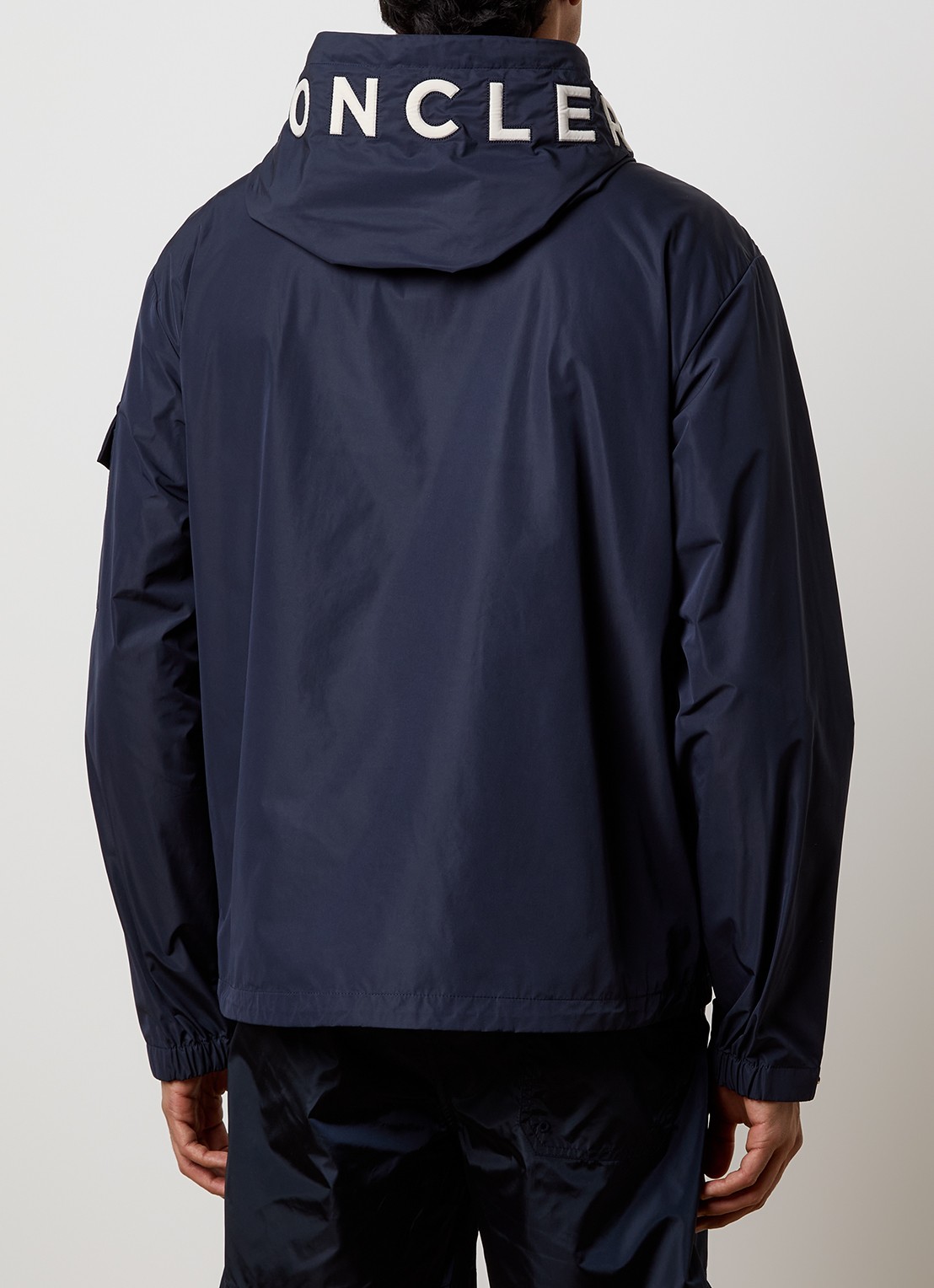 Moncler Sassiere windjack met capuchon en steekzakken - achterkant 3 donkerblauw