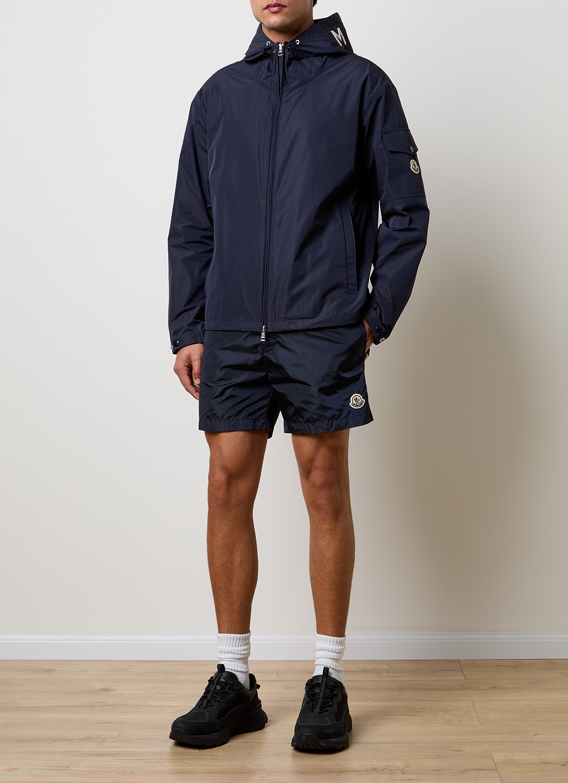 Moncler Sassiere windjack met capuchon en steekzakken - voorkant 2 donkerblauw