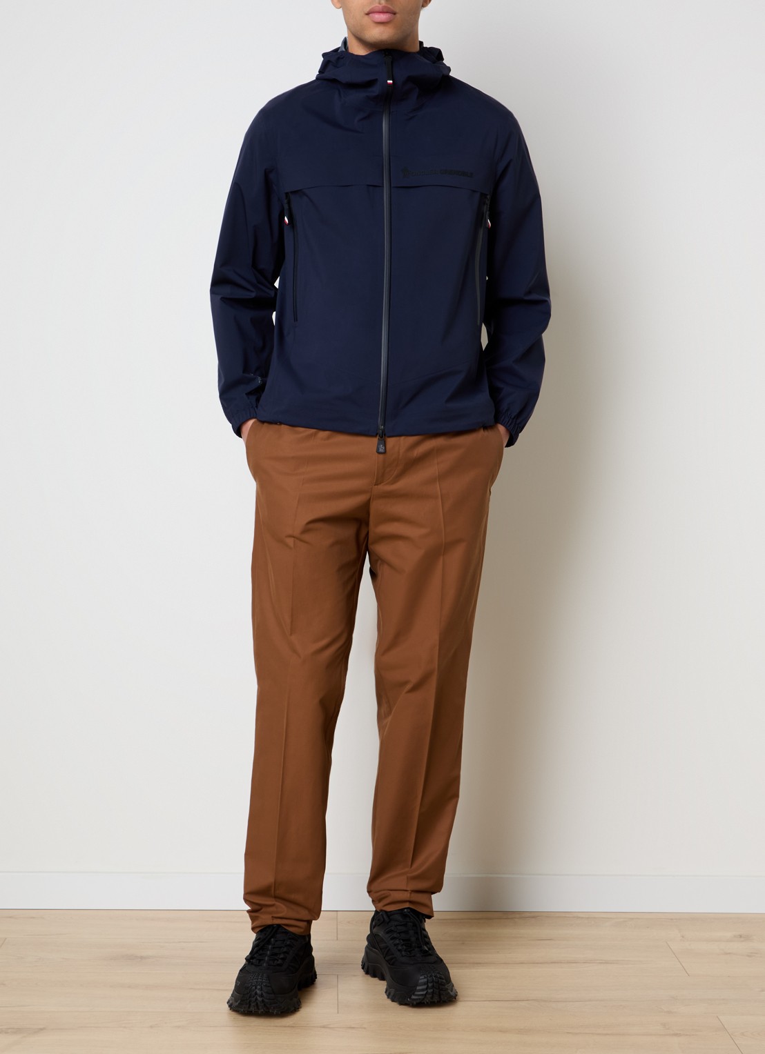 Moncler Shipton Gore-Tex windjack met logoborduring en ritszakken - voorkant 5 donkerblauw