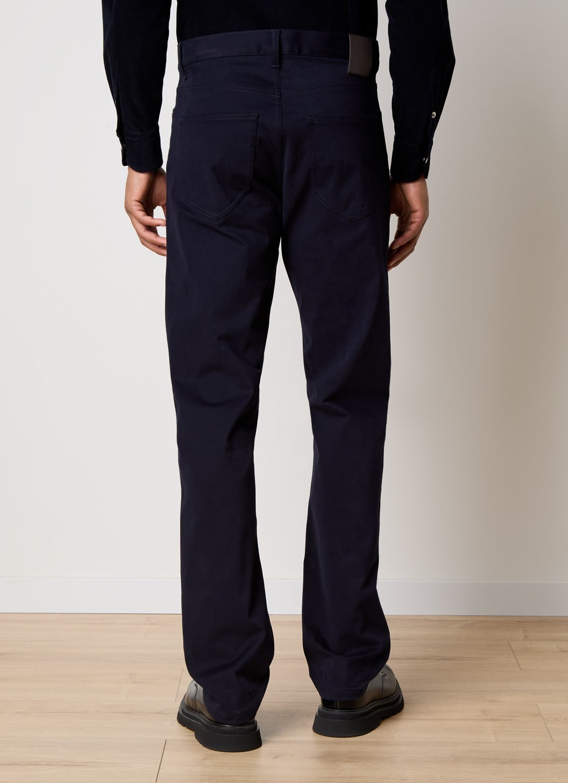 Moncler Slim fit chino met steekzakken - achterkant donkerblauw