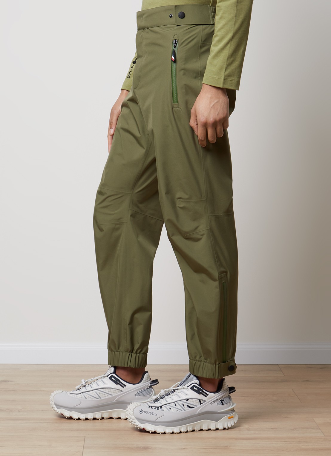 Moncler Slim fit trackpants met ritszakken - detail 4 mosgroen