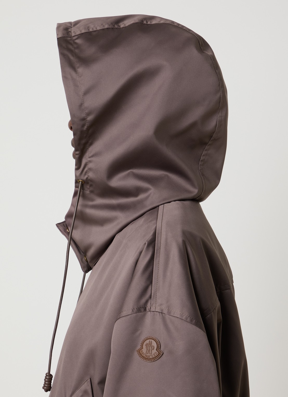 Moncler Softshell bomberjack met steekzakken en glanzende finish - detail 2 taupe