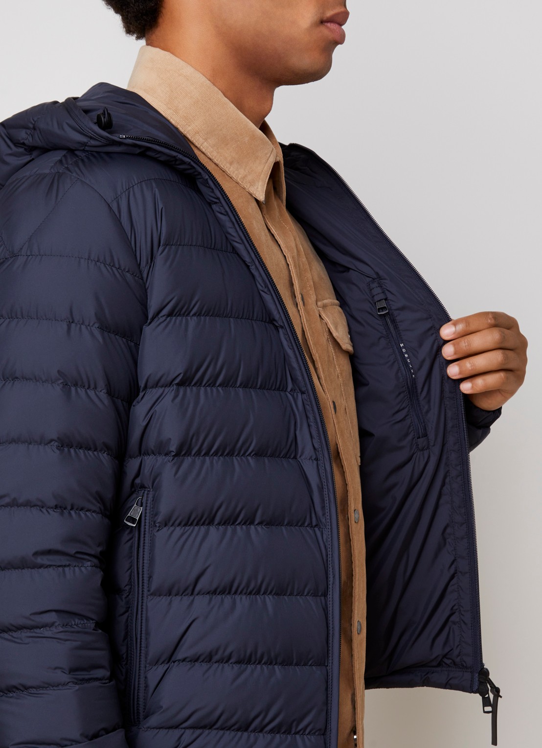 Moncler Solien puffer jack met donsvulling en ritszakken - detail 4 donkerblauw