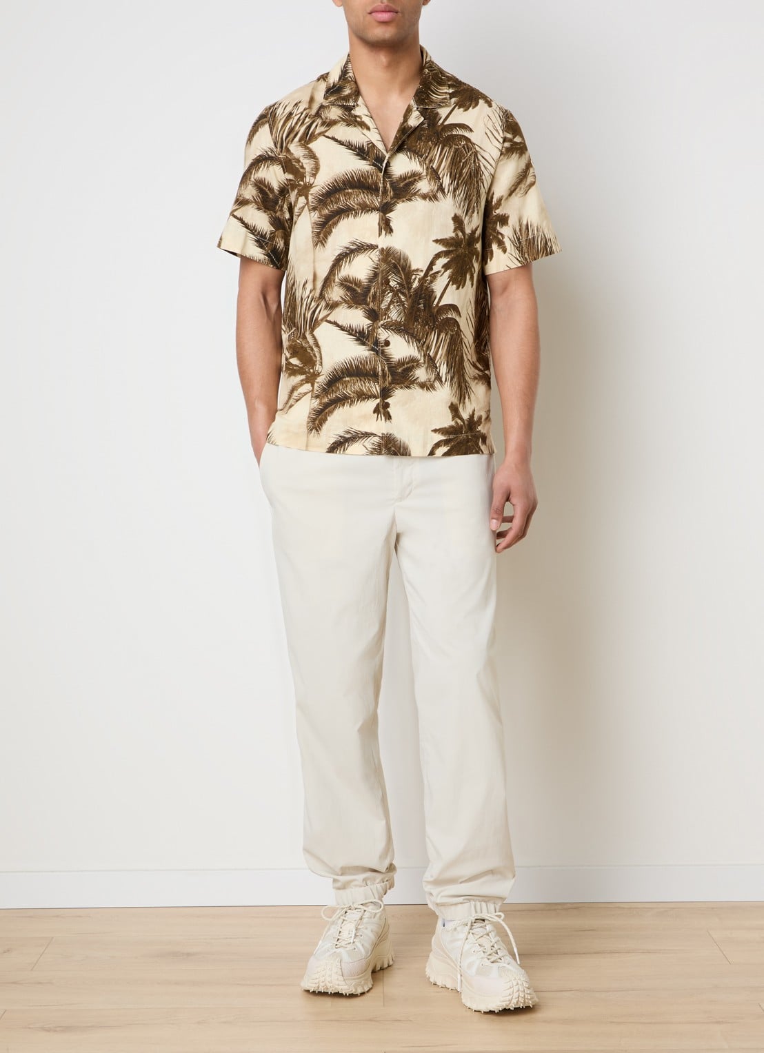 Moncler Straight fit trackpants met trekkoord en steekzakken - voorkant 2 beige