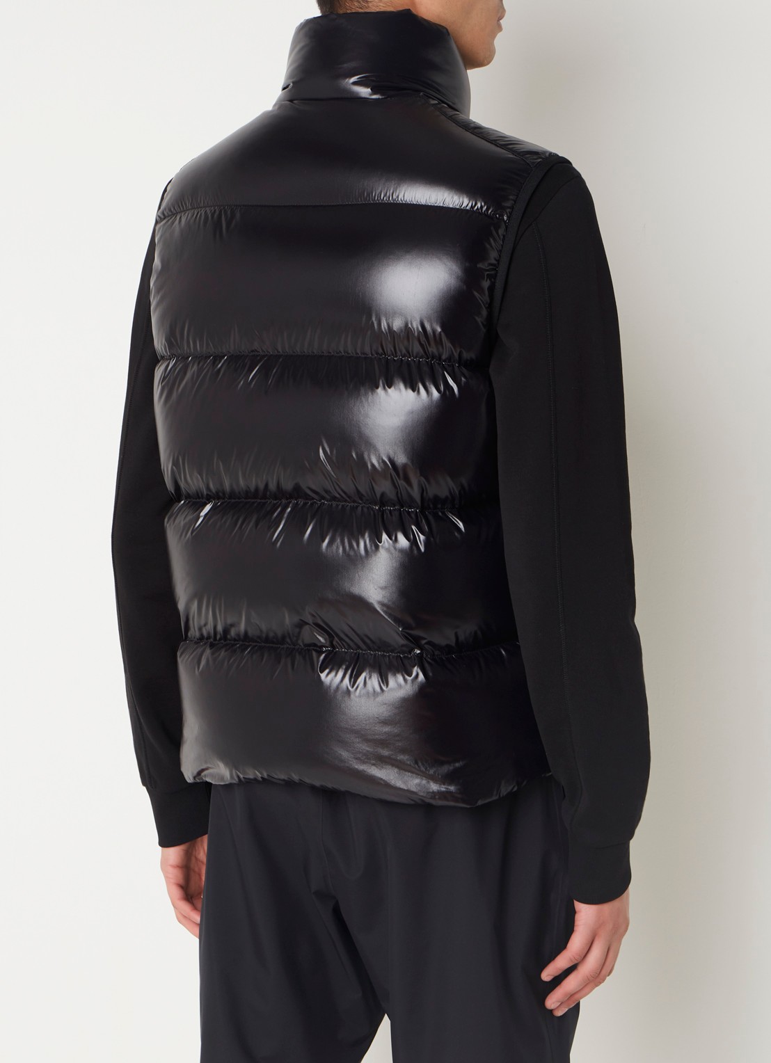 Moncler Sumido gewatteerd bodywarmer met donsvulling en logo - achterkant zwart