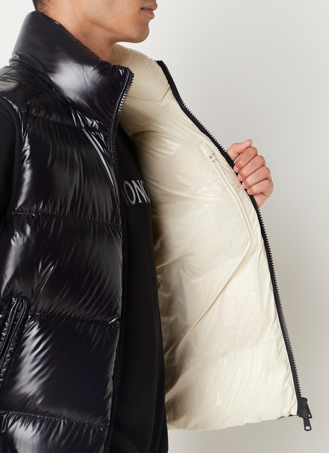 Moncler Sumido gewatteerd bodywarmer met donsvulling en logo - detail 3 zwart