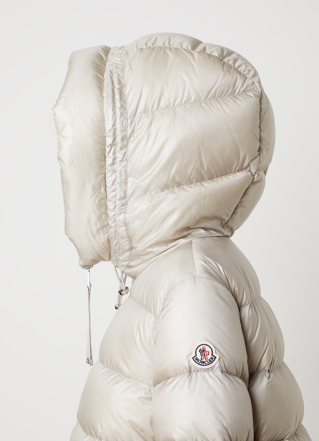 Moncler Suyenne longline pufferjas met donsvulling - detail 2 beige