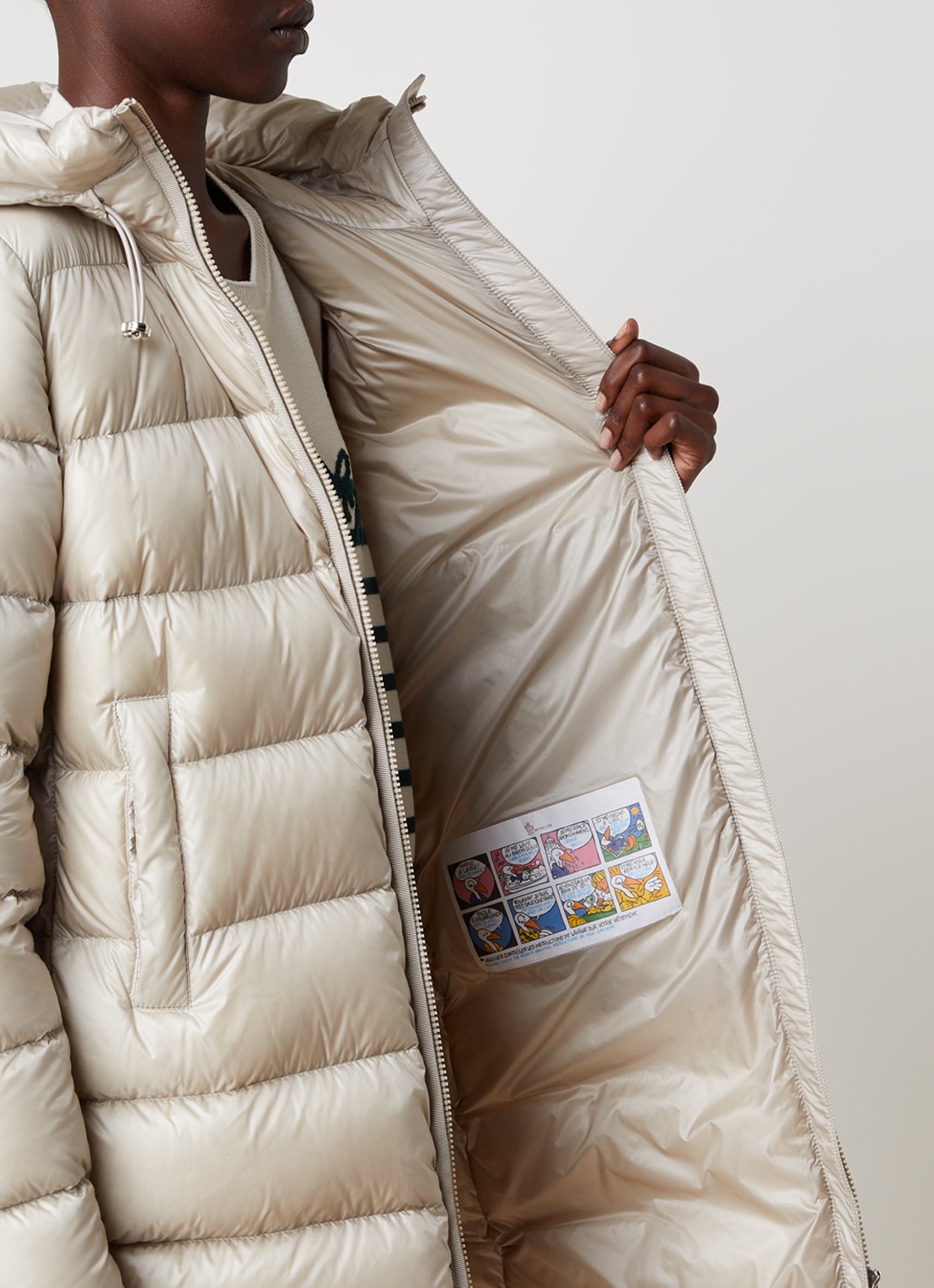 Moncler Suyenne longline pufferjas met donsvulling - detail 3 beige