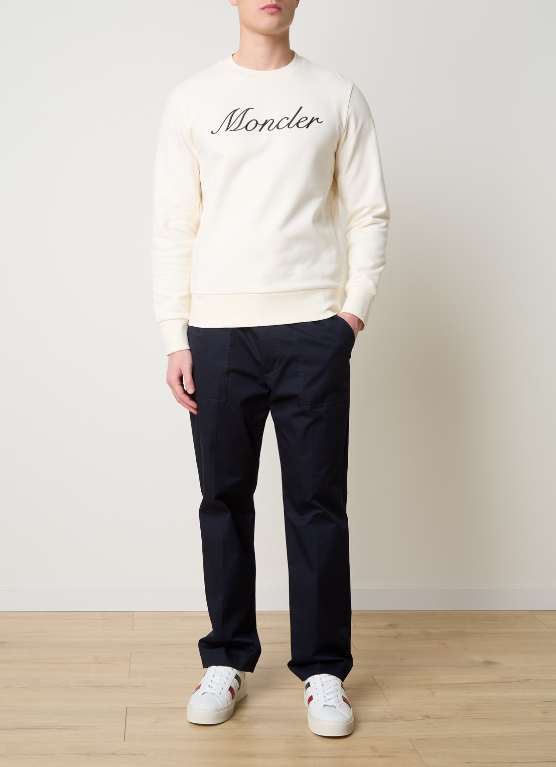 Moncler Sweater met logoborduring - voorkant 4 gebroken wit