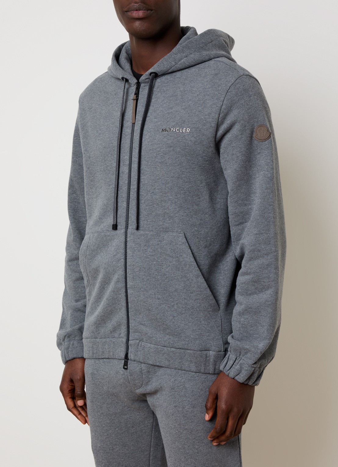 Moncler Sweatvest met capuchon en logo - detail 4 donkergrijs