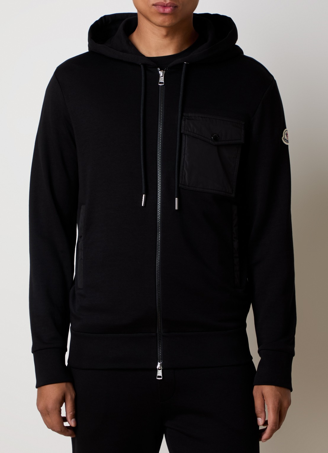 Moncler Sweatvest met klepzak en logo - detail 4 zwart