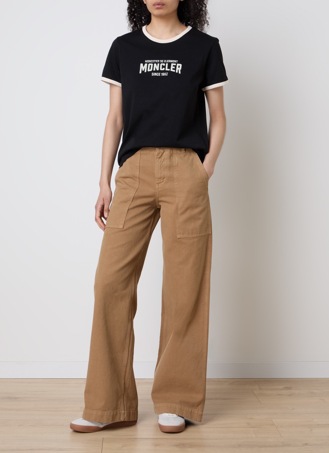 Moncler T-shirt met flock logoprint - voorkant 4 zwart