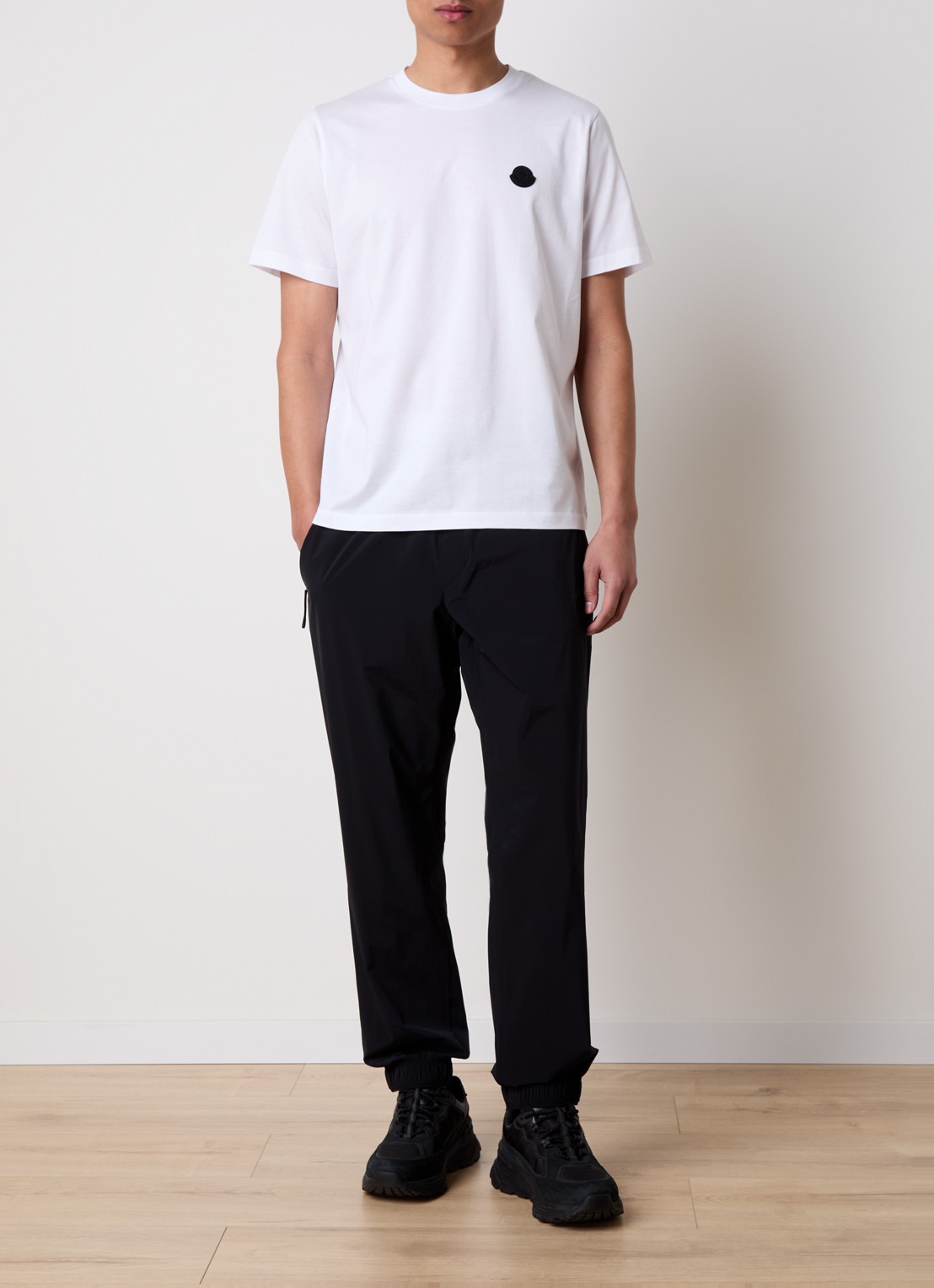 Moncler T-shirt met logo en backprint  - voorkant 5 wit