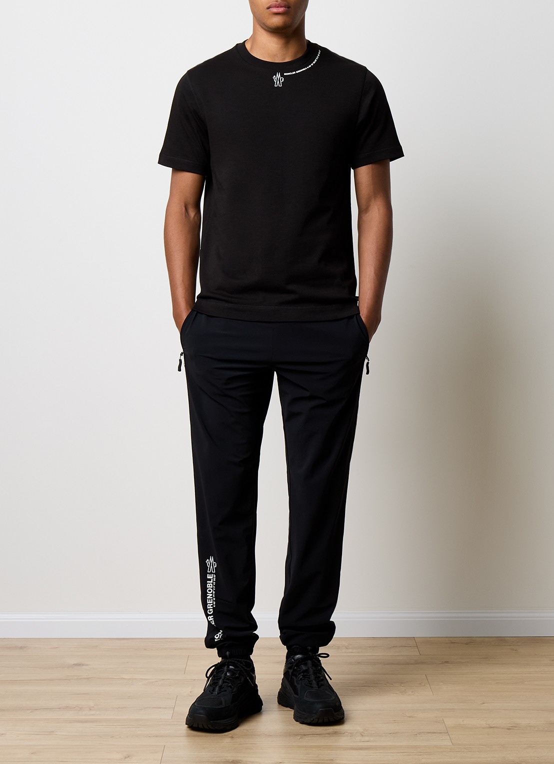 Moncler T-shirt met logo - voorkant 5 zwart