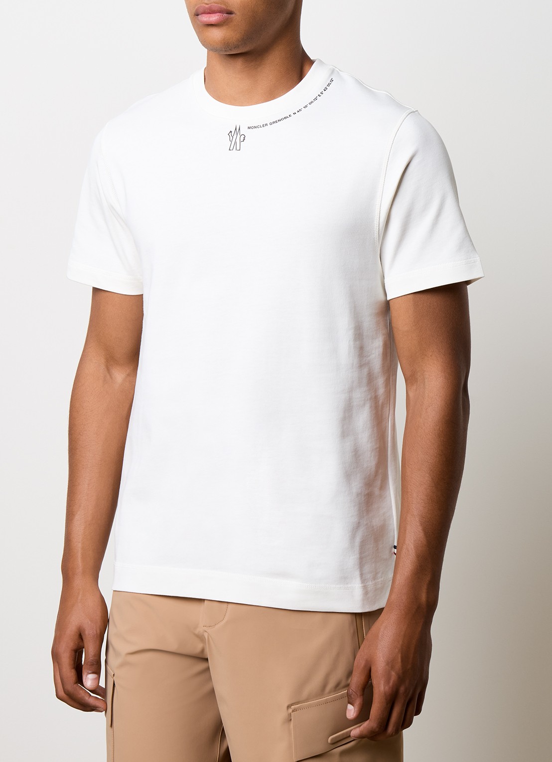 Moncler T-shirt met logo - detail 4 gebroken wit