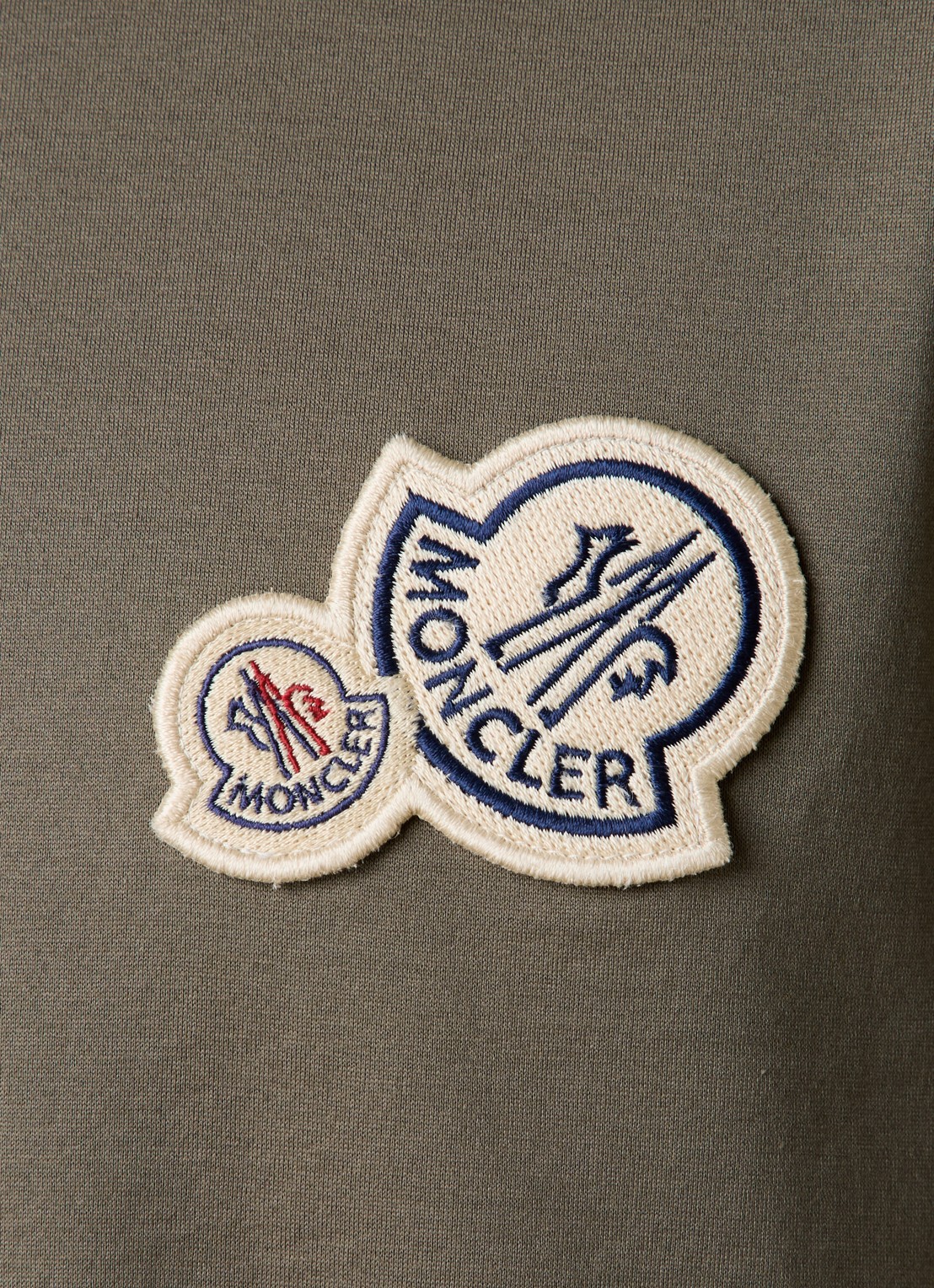 Moncler T-shirt met logo - detail 5 legergroen