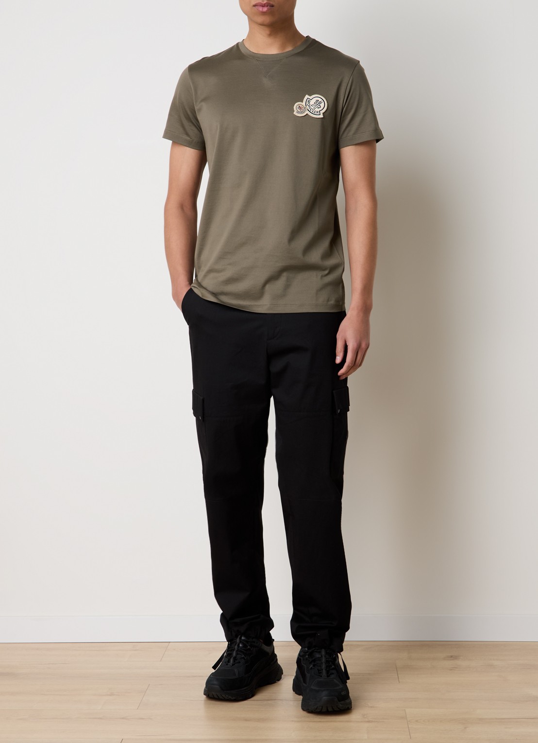 Moncler T-shirt met logo - voorkant 3 legergroen
