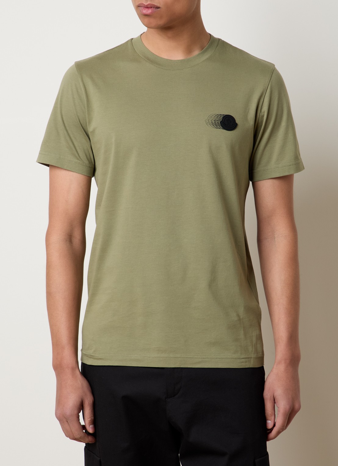 Moncler T-shirt met logo - detail mosgroen