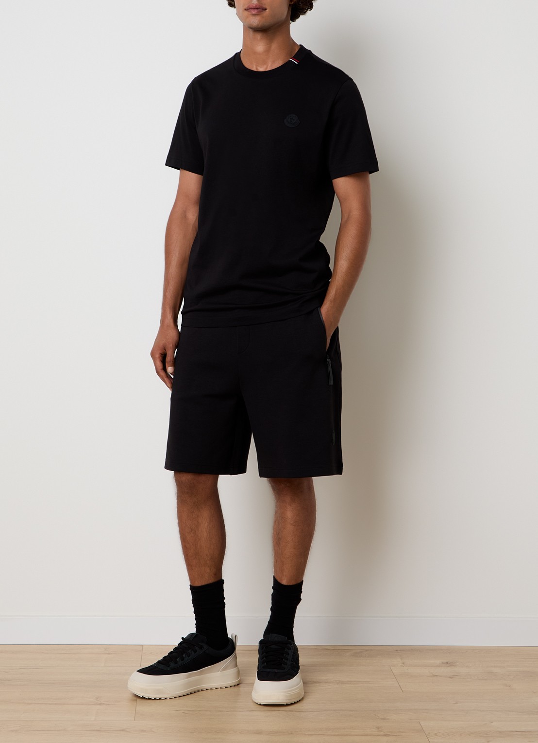 Moncler T-shirt met logo - voorkant 2 zwart