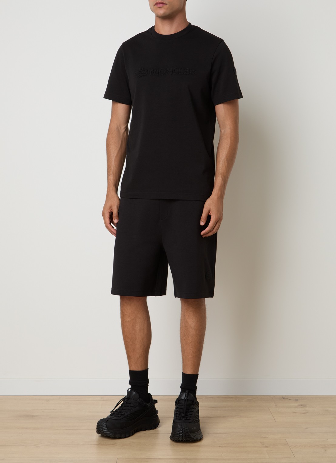 Moncler T-shirt met logo - voorkant 5 zwart
