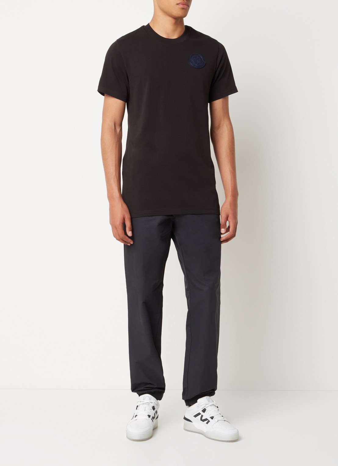 Moncler T-shirt met logoborduring  - voorkant 2 zwart