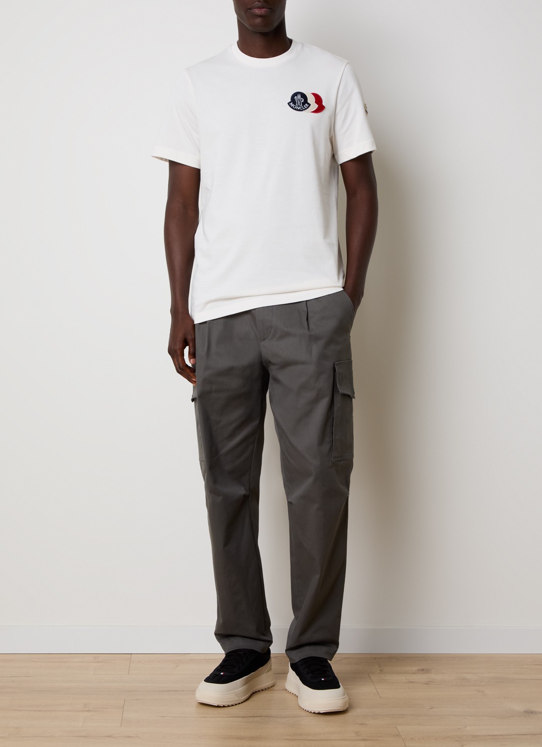 Moncler T-shirt met logoborduring - voorkant 5 creme